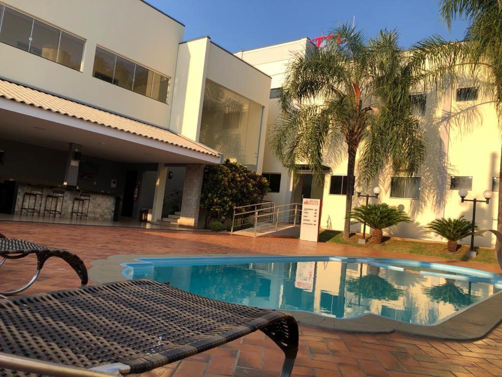 Hotel Baeza Goiatuba Екстер'єр фото