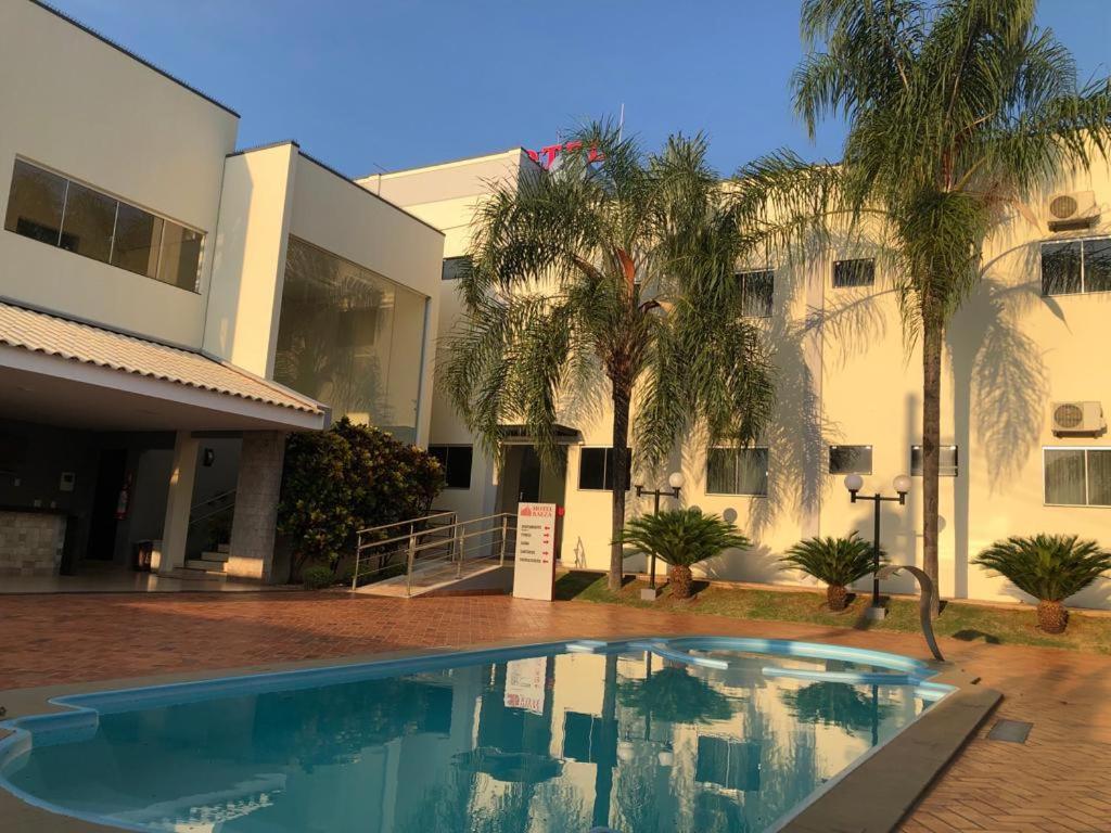 Hotel Baeza Goiatuba Екстер'єр фото