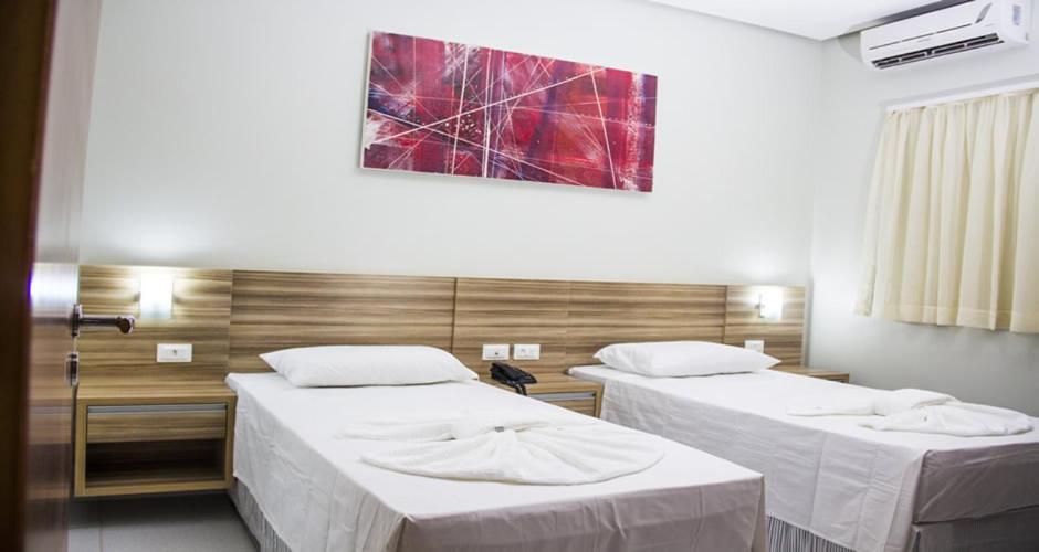 Hotel Baeza Goiatuba Екстер'єр фото