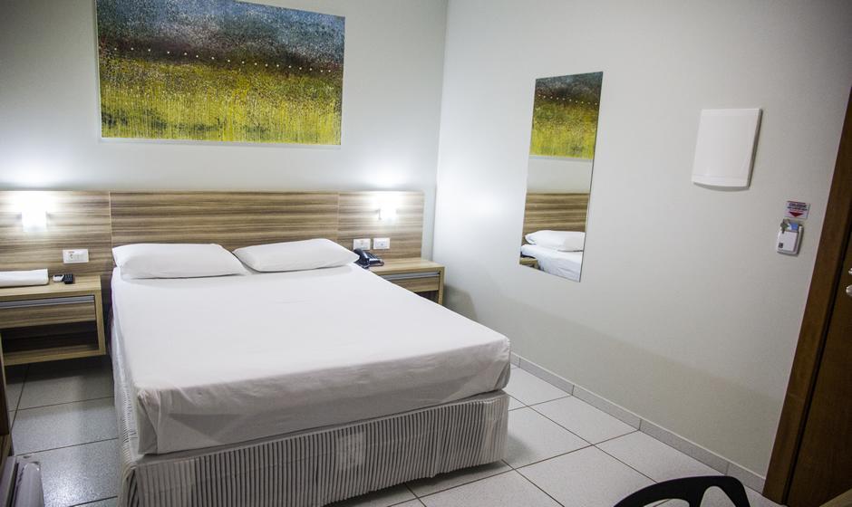 Hotel Baeza Goiatuba Номер фото