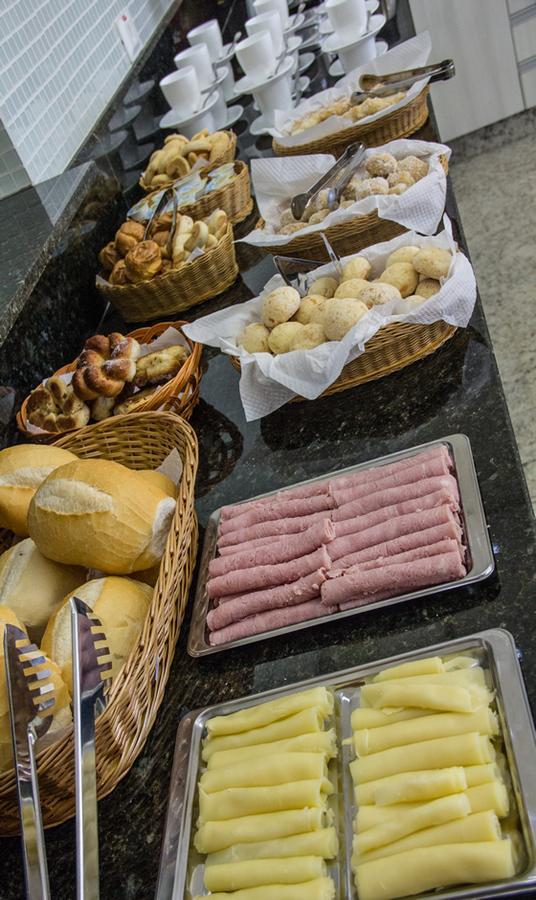 Hotel Baeza Goiatuba Екстер'єр фото